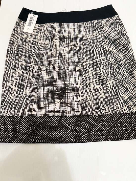 Weekend Max Mara Dresses & Skirts - Weekend Max Mara mid-rise skirt. Size 6
